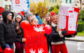 Galeria aktualności Marsz &bdquo;Przemoc rodzi przemoc &ndash; przerwij łańcuch&rdquo; przeszedł ulicami Trzebiatowa 32