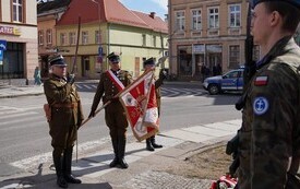 Galeria aktualności Pamięć o Ofiarach Katastrofy Smoleńskiej - Hołd dla generała Stanisława "Nałęcz" Komornickiego 2