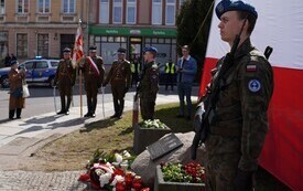 Galeria aktualności Pamięć o Ofiarach Katastrofy Smoleńskiej - Hołd dla generała Stanisława "Nałęcz" Komornickiego 5