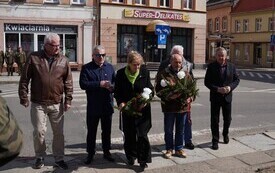 Galeria aktualności Pamięć o Ofiarach Katastrofy Smoleńskiej - Hołd dla generała Stanisława "Nałęcz" Komornickiego 7