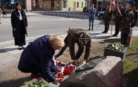 Galeria aktualności Pamięć o Ofiarach Katastrofy Smoleńskiej - Hołd dla generała Stanisława "Nałęcz" Komornickiego 11