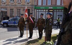 Galeria aktualności Pamięć o Ofiarach Katastrofy Smoleńskiej - Hołd dla generała Stanisława "Nałęcz" Komornickiego 18
