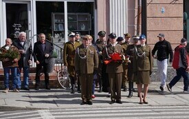 Galeria aktualności Pamięć o Ofiarach Katastrofy Smoleńskiej - Hołd dla generała Stanisława "Nałęcz" Komornickiego 19