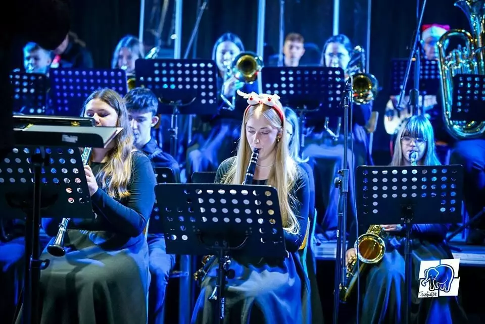 Zdjęcie do Koncert Bożonarodzeniowy orkiestry Red Swing Low