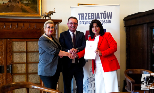 Podpisanie Umowy na Projekt Nasze Zwierzaki - Ocalone Łapki w Gminie Trzebiatów