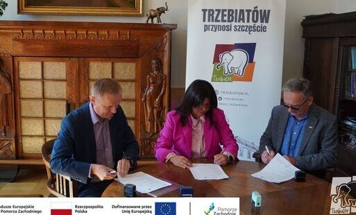 Nowa droga rowerowa połączy Roby z Mrzeżynem! Podpisano umowę na 2 kilometrowy odcinek.